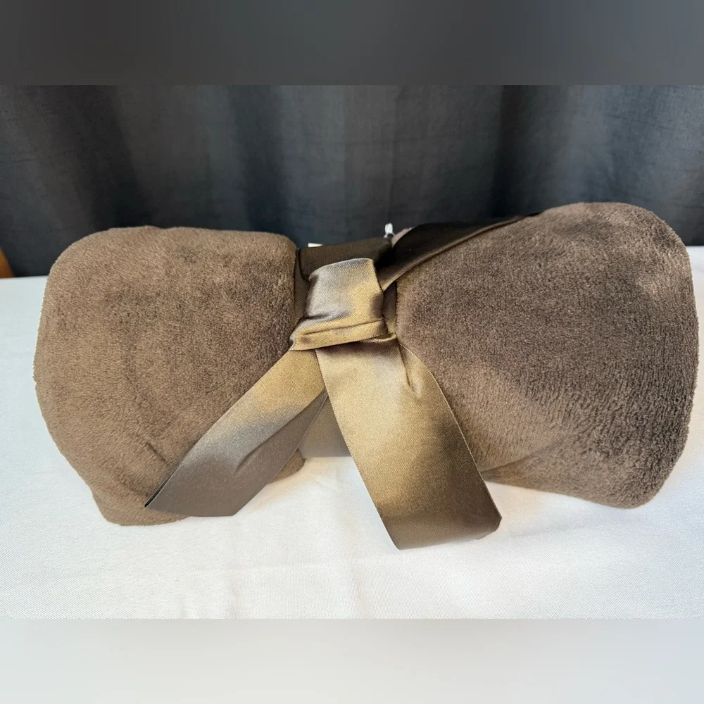 Luxurious Soft Brown Throw Blanket 50x60 by Omi